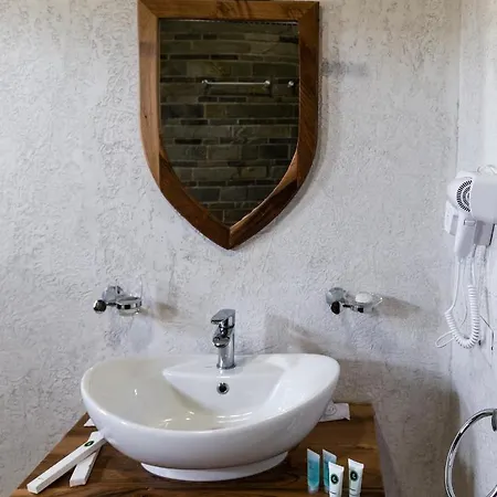 Hotel Restaurant Emblema Petrele