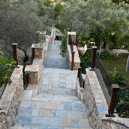 ホテル Restaurant Emblema Petrelë