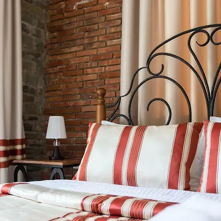 Restaurant Emblema Petrelë