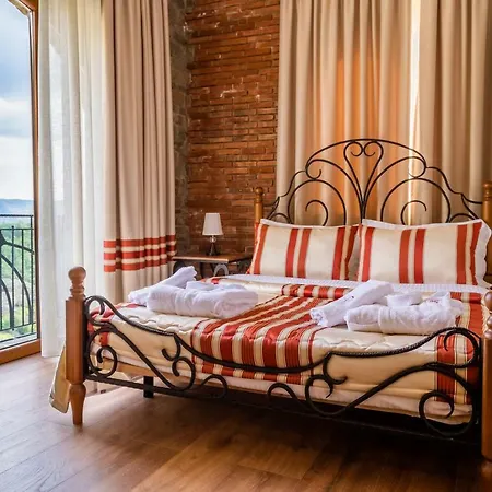 Restaurant Emblema Petrelë