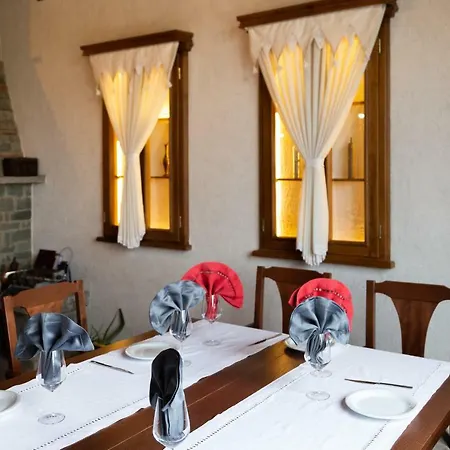 ホテル Restaurant Emblema Petrelë