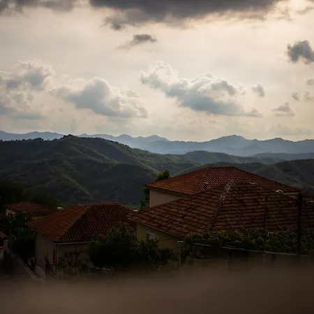 Restaurant Emblema ホテル Petrelë