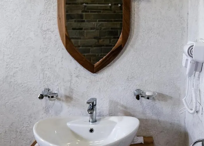 Hotel Restaurant Emblema Petrele