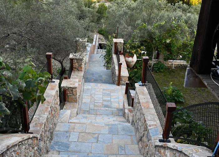 Szálloda Restaurant Emblema Petrelë