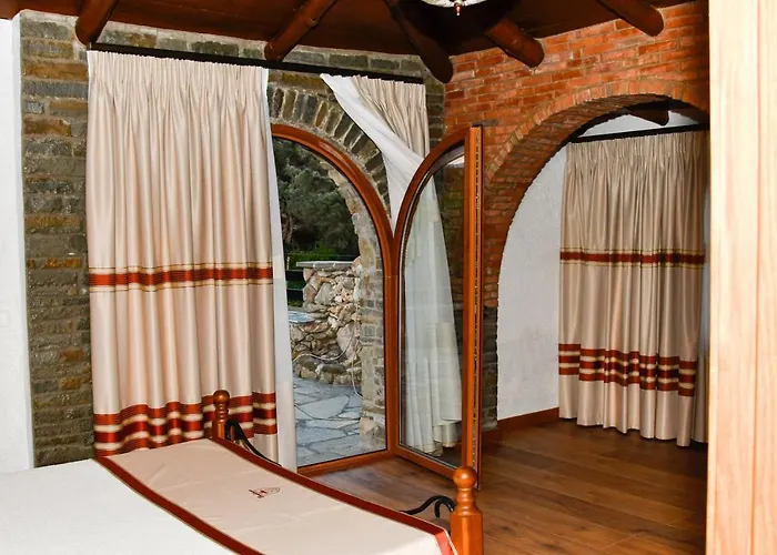 Szálloda Restaurant Emblema Petrelë