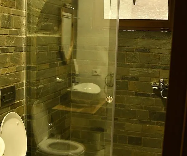 Hotel Restaurant Emblema Petrele