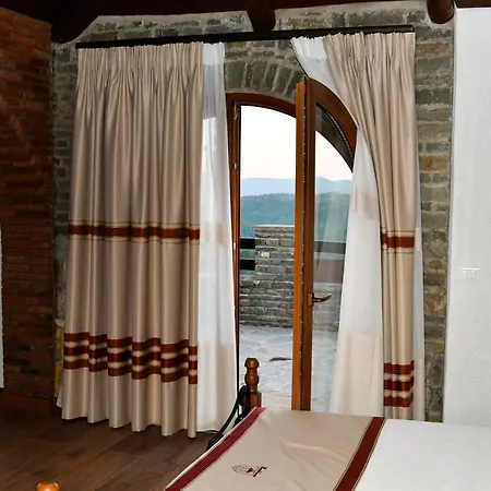 Restaurant Emblema 3* Petrelë