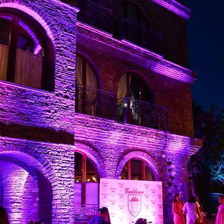 Restaurant Emblema 3* Petrelë