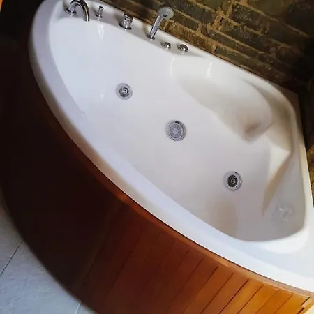 Restaurant Emblema 3* Petrelë